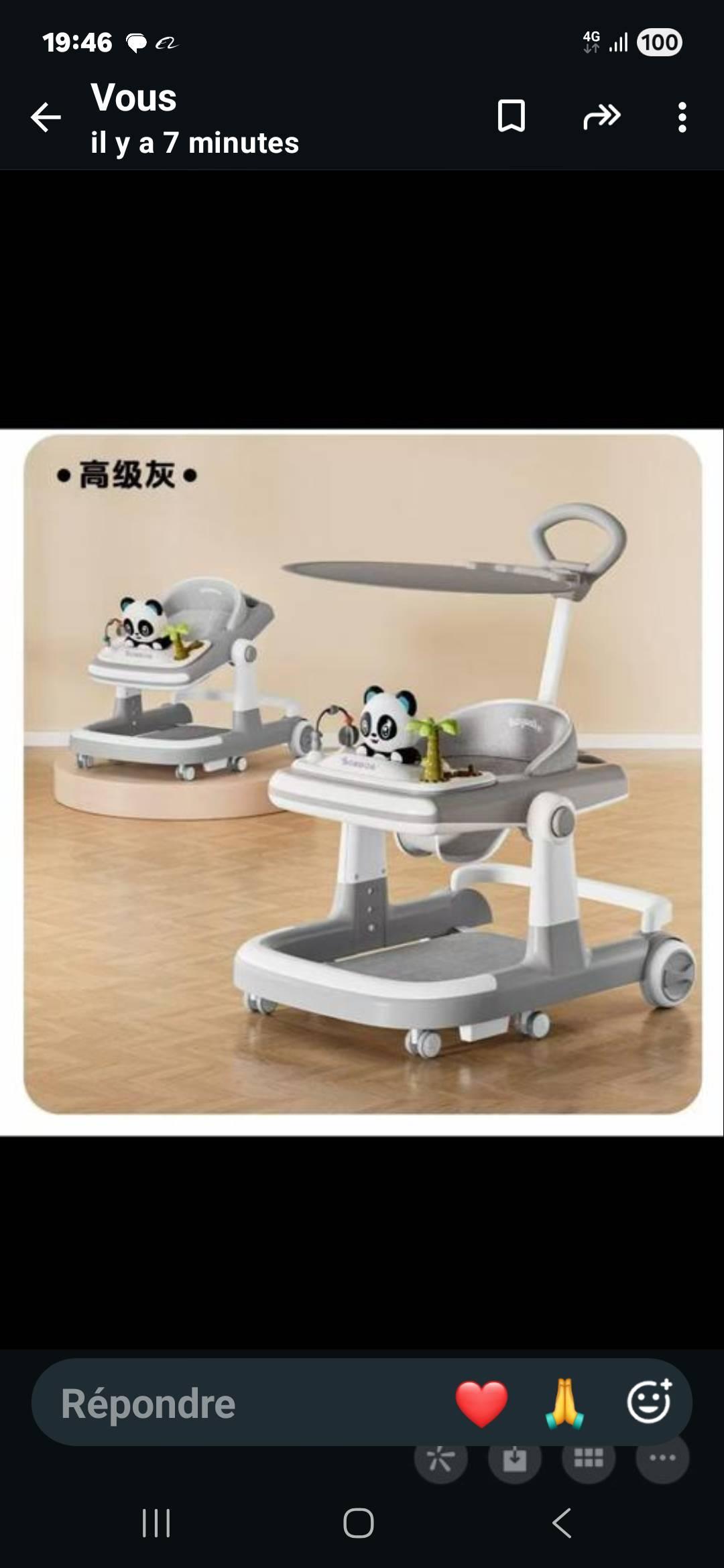 Marche-assiste bébé gris avec parapluie et jouet panda